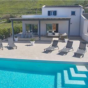 5 bedroom villa with infinity pool, Castellammare del Golfo, sleeps 9